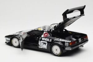 BMW M1 #111 Team MK Motorsport J-L. Witmeur / Krankenberg / Libert 24 Hours of Le Mans 1986 Minichamps 1:18 180862911 Kov – obrázek 5 z 8
