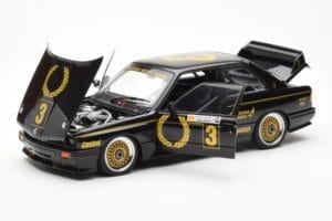BMW M3 E30 #3 J. Richards Austrian Airlines ATCC 1987 AUTOart 1:18 88745 Kov – obrázek 2 z 8