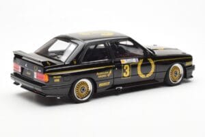 BMW M3 E30 #3 J. Richards Austrian Airlines ATCC 1987 AUTOart 1:18 88745 Kov – obrázek 3 z 8