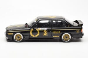 BMW M3 E30 #3 J. Richards Austrian Airlines ATCC 1987 AUTOart 1:18 88745 Kov – obrázek 4 z 8