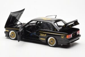 BMW M3 E30 #3 J. Richards Austrian Airlines ATCC 1987 AUTOart 1:18 88745 Kov – obrázek 5 z 8