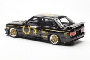 BMW M3 E30 #3 J. Richards Austrian Airlines ATCC 1987 AUTOart 1:18 88745 Kov – obrázek 7 z 8