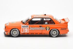 BMW M3 E30 #19 A. Hahne Jägermeister DTM 1992 AUTOart 1:18 89248 Kov – obrázek 4 z 8