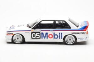 BMW M3 E30 #5 P. Brock Mobil ATCC 1988 AUTOart 1:18 88845 Kov – obrázek 4 z 8