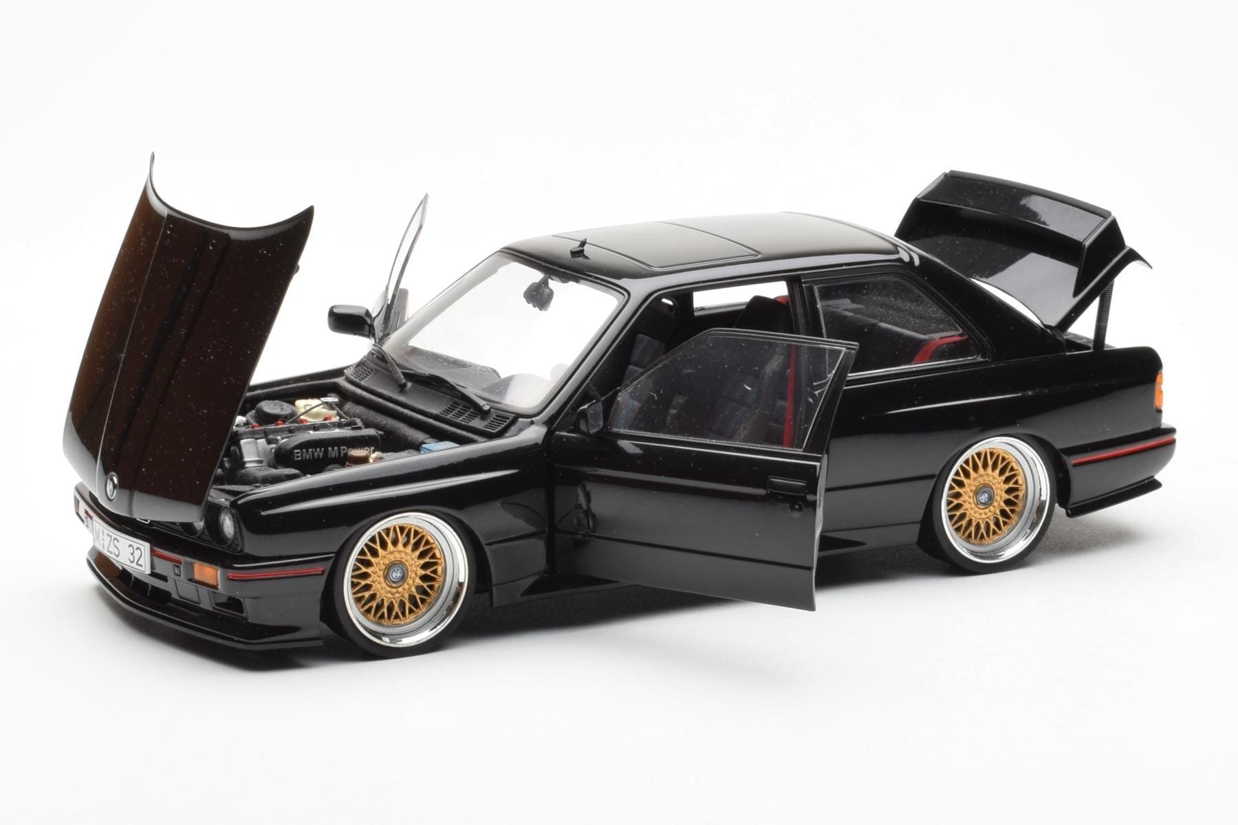 BMW M3 E30 Sport Evolution Černý Custom Wheels AUTOart 1:18 70562 Kov – obrázek 2 z 8
