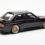 BMW M3 E30 Sport Evolution Černý Custom Wheels AUTOart 1:18 - image 3 of 8