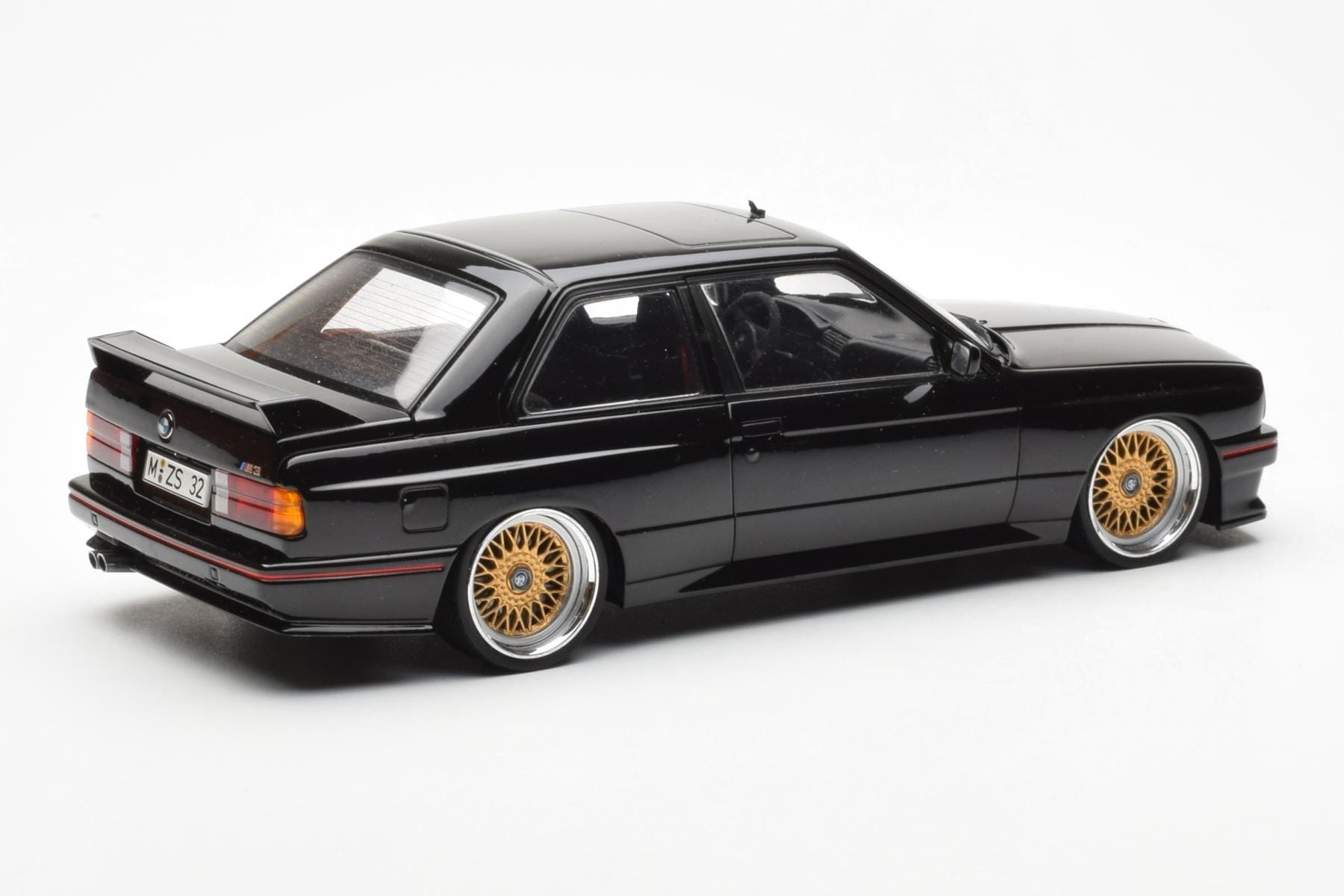 BMW M3 E30 Sport Evolution Černý Custom Wheels AUTOart 1:18 70562 Kov – obrázek 3 z 8