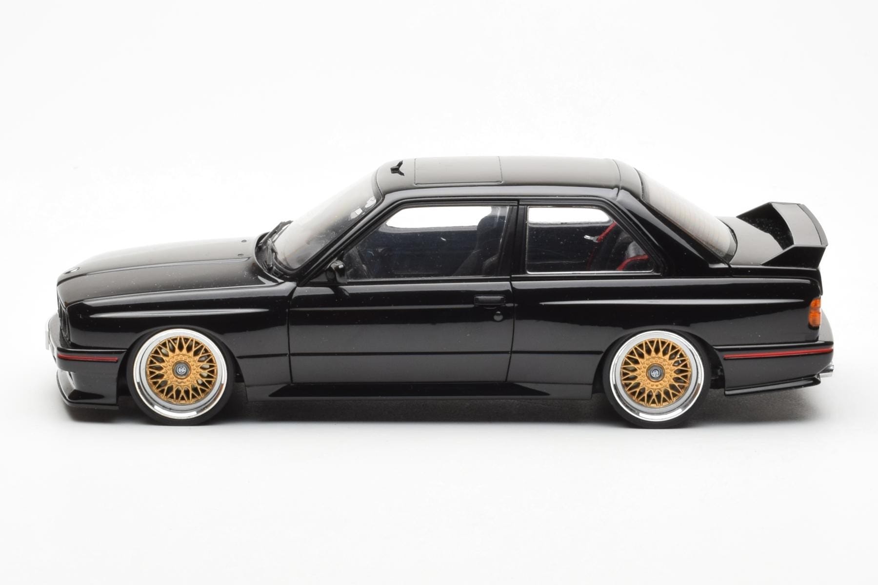BMW M3 E30 Sport Evolution Černý Custom Wheels AUTOart 1:18 70562 Kov – obrázek 4 z 8