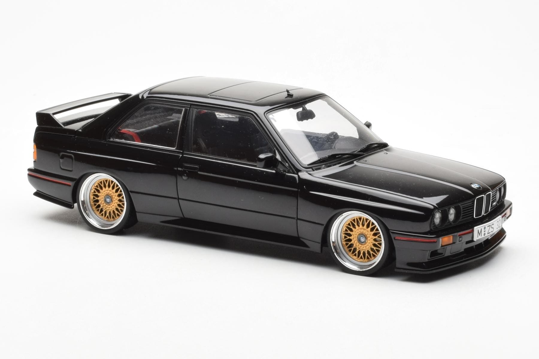 BMW M3 E30 Sport Evolution Černý Custom Wheels AUTOart 1:18 70562 Kov – obrázek 6 z 8