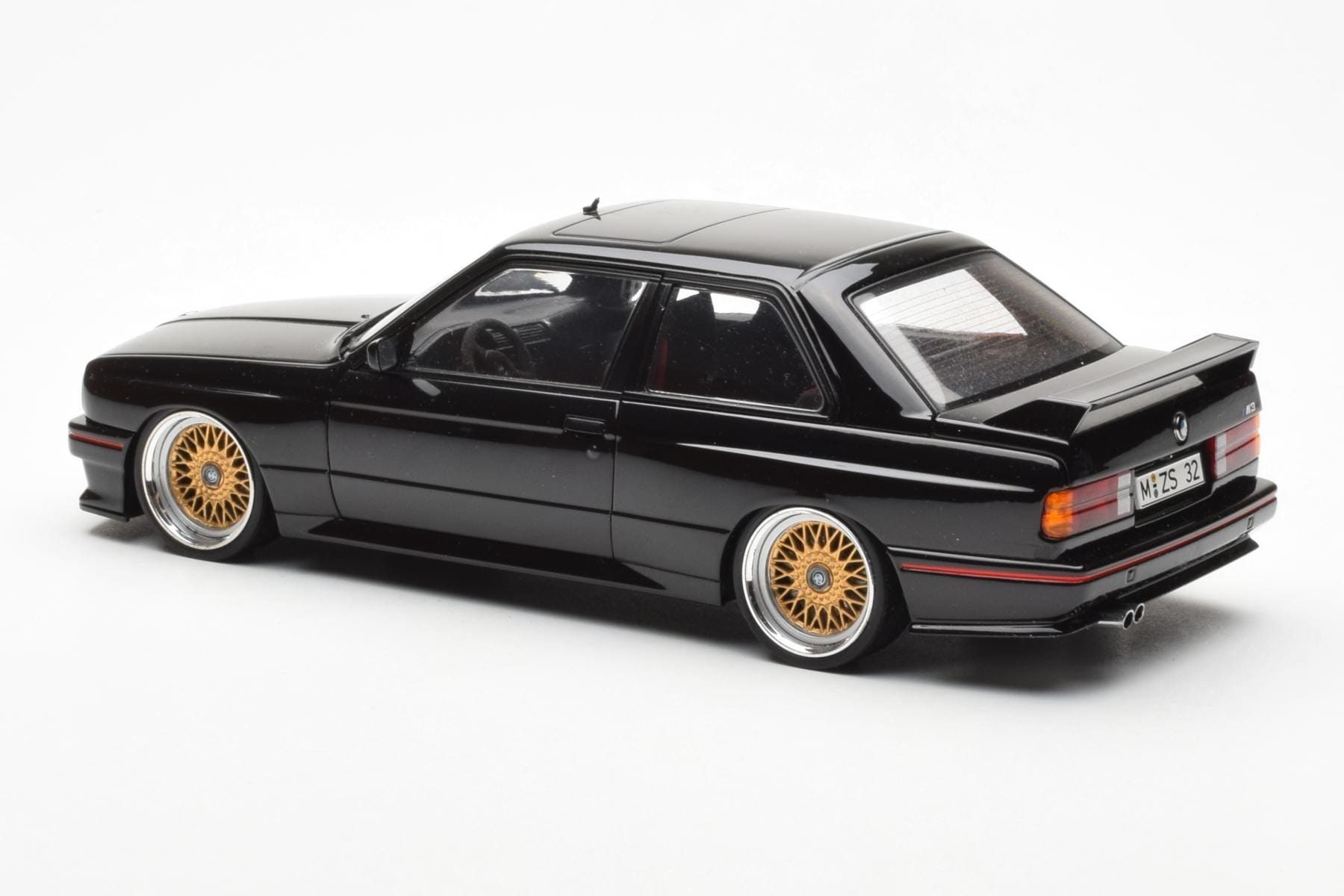 BMW M3 E30 Sport Evolution Černý Custom Wheels AUTOart 1:18 70562 Kov – obrázek 7 z 8