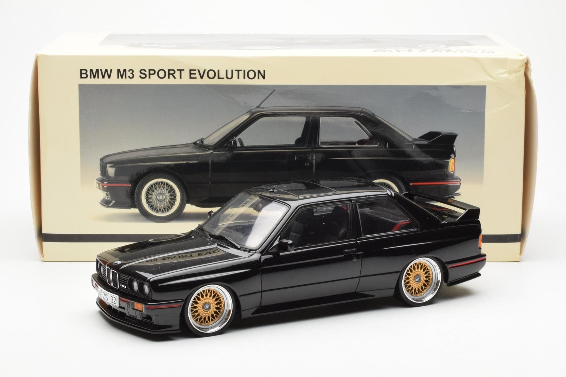 BMW M3 E30 Sport Evolution Černý Custom Wheels AUTOart 1:18 70562 Kov – obrázek 8 z 8