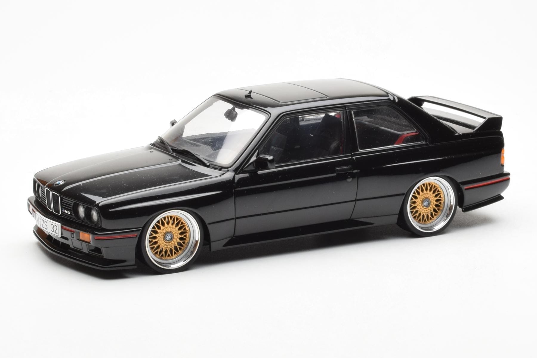 BMW M3 E30 Sport Evolution Černý Custom Wheels AUTOart 1:18 70562 Kov