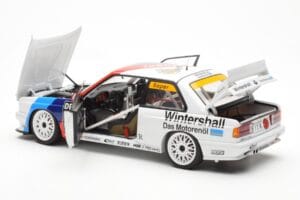 BMW M3 E30 #11 S. Soper Warsteiner DTM 1991 AUTOart 1:18 89146 Kov – obrázek 5 z 8