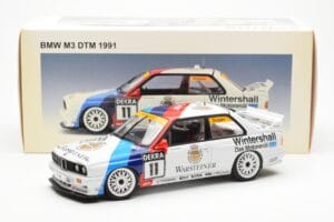 BMW M3 E30 #11 S. Soper Warsteiner DTM 1991 AUTOart 1:18 89146 Kov – obrázek 8 z 8