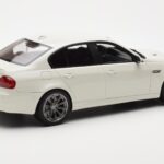 BMW M3 E90 Sedan Bílý GT Spirit 1:18 - image 2 of 6