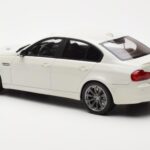 BMW M3 E90 Sedan Bílý GT Spirit 1:18 - image 5 of 6