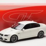 BMW M3 E90 Sedan Bílý GT Spirit 1:18 - image 6 of 6