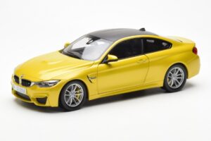 BMW M4 F82 Austin Žlutý Metallic Paragon 1:18