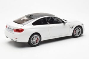 BMW M4 F82 Frozen Brilliant Bílý Paragon 1:18 PA-97101 Kov – obrázek 3 z 8