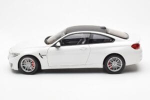 BMW M4 F82 Frozen Brilliant Bílý Paragon 1:18 PA-97101 Kov – obrázek 4 z 8