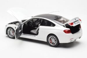 BMW M4 F82 Frozen Brilliant Bílý Paragon 1:18 PA-97101 Kov – obrázek 5 z 8