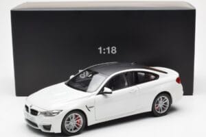 BMW M4 F82 Frozen Brilliant Bílý Paragon 1:18 PA-97101 Kov – obrázek 8 z 8