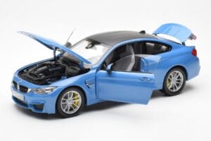 BMW M4 F82 Yas Marina Modrý Paragon 1:18 PA-97102 Kov – obrázek 2 z 8
