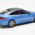 BMW M4 F82 Yas Marina Modrý Paragon 1:18 PA-97102 - image 3 of 8