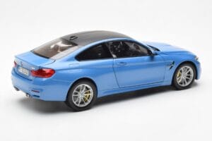BMW M4 F82 Yas Marina Modrý Paragon 1:18 PA-97102 Kov – obrázek 3 z 8