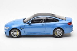 BMW M4 F82 Yas Marina Modrý Paragon 1:18 PA-97102 Kov – obrázek 4 z 8