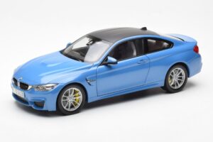 BMW M4 F82 Yas Marina Modrý Paragon 1:18 PA-97102