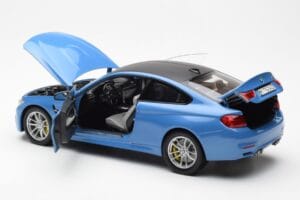BMW M4 F82 Yas Marina Modrý Paragon 1:18 PA-97102 Kov – obrázek 5 z 8