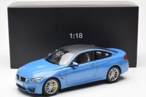 BMW M4 F82 Yas Marina Modrý Paragon 1:18 PA-97102 Kov – obrázek 8 z 8