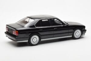 BMW M5 E34 Černý Otto 1:18 OT690 Pryskyřice – obrázek 2 z 6