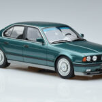 BMW M5 E34 Cecotto Edition Zelený Otto 1:18 - image 4 of 6