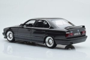 BMW M5 E34 Hartge Černý Otto 1:18 OT362B Pryskyřice – obrázek 4 z 6