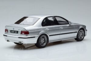 BMW M5 E39 Stříbrný Otto 1:18 OT747B Pryskyřice – obrázek 2 z 7