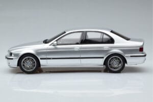 BMW M5 E39 Stříbrný Otto 1:18 OT747B Pryskyřice – obrázek 3 z 7
