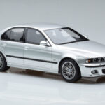 BMW M5 E39 Stříbrný Otto 1:18 - image 4 of 7