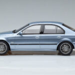 BMW M5 E39 Silverwater Modrý Otto 1:18 - image 3 of 6