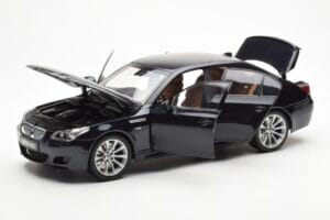 BMW M5 E60 Carbon Černý Kyosho 1:18 08593BK Kov – obrázek 2 z 8