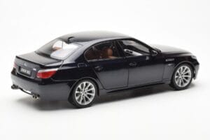 BMW M5 E60 Carbon Černý Kyosho 1:18 08593BK Kov – obrázek 3 z 8