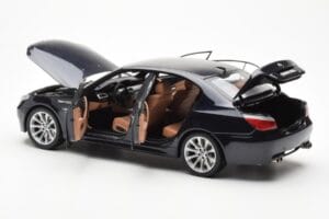 BMW M5 E60 Carbon Černý Kyosho 1:18 08593BK Kov – obrázek 5 z 8