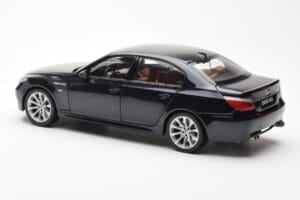 BMW M5 E60 Carbon Černý Kyosho 1:18 08593BK Kov – obrázek 7 z 8