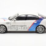 BMW M5 E60 Ring Taxi Nurburgring Kyosho 1:18 08593RT - image 4 of 8