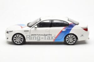 BMW M5 E60 Ring Taxi Nurburgring Kyosho 1:18 08593RT Kov – obrázek 4 z 8