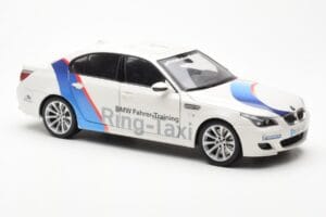 BMW M5 E60 Ring Taxi Nurburgring Kyosho 1:18 08593RT Kov – obrázek 6 z 8