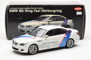 BMW M5 E60 Ring Taxi Nurburgring Kyosho 1:18 08593RT Kov – obrázek 8 z 8