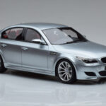 BMW M5 E60 Stříbrný Otto 1:18 - image 4 of 6