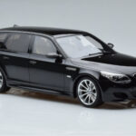 BMW M5 E61 Touring Černý Otto 1:18 - image 4 of 6